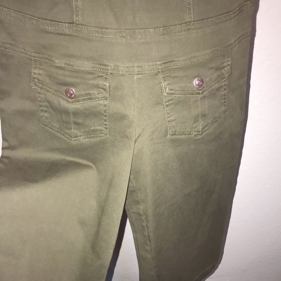 Hot Kiss 💋 Olive Strapless Wide-leg Romper - Picture 3 of 3